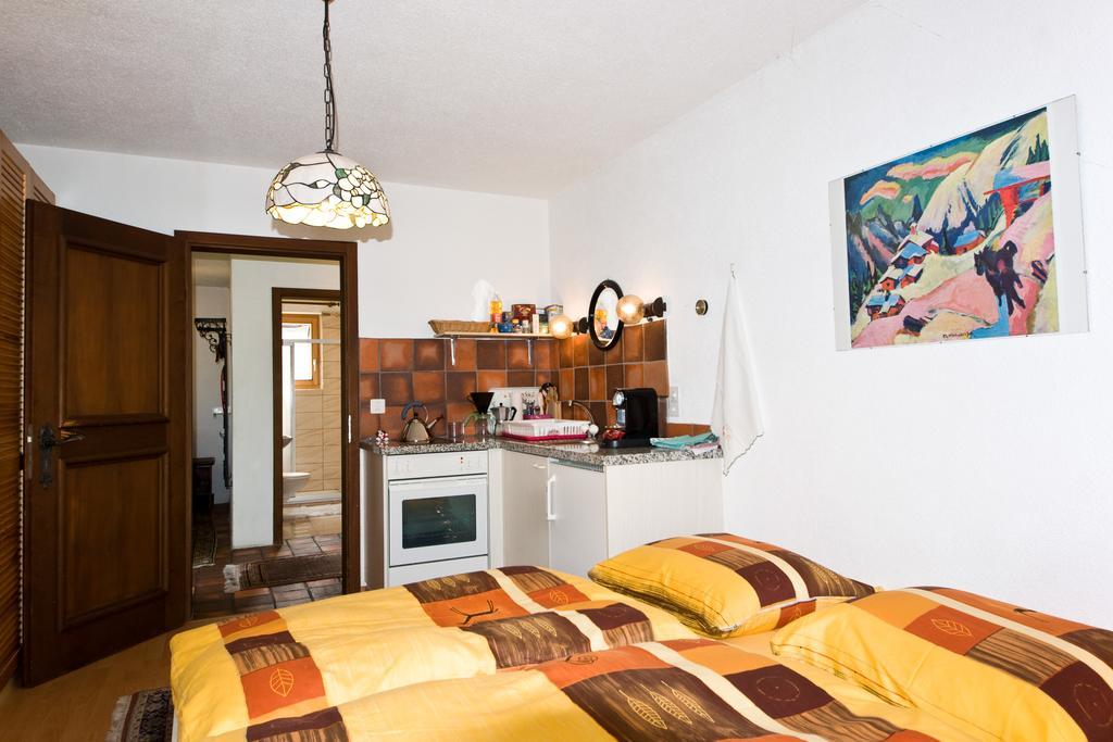 Studio In Chasa Quirin Зернез Екстериор снимка
